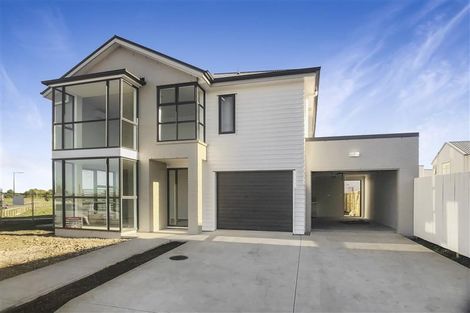 Photo of property in 28 Soaring Bird Drive, Takanini, 2112