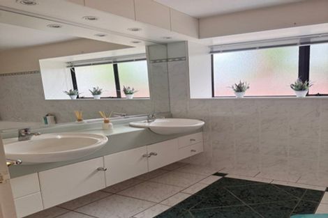 Photo of property in 18 Shaftesbury Street, Avonhead, Christchurch, 8042