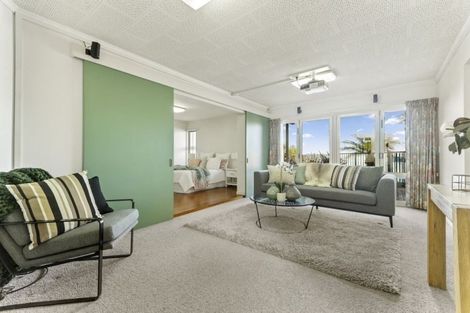 Photo of property in 10 Bragato Place, Chatswood, Auckland, 0626