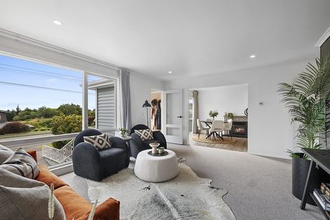 Photo of property in 390 Mangorei Road, Merrilands, New Plymouth, 4312