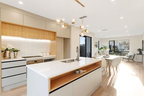 Photo of property in 136 Vintry Drive, Kumeu, 0810