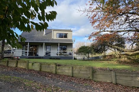 Photo of property in 28 Castle Street, Eltham, 4322