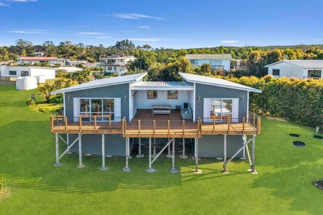 Photo of property in 18 Mariner Cove Road, Tinopai, Matakohe, 0593