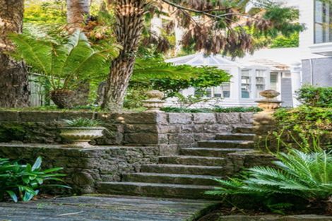 Photo of property in 32 Deane Avenue, Titirangi, Auckland, 0604