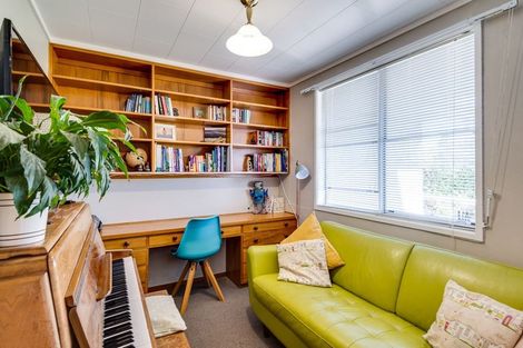 Photo of property in 25 Tauroa Road, Havelock North, 4130