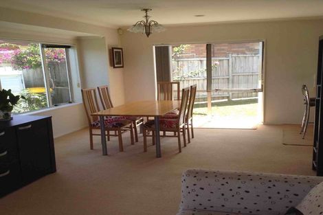 Photo of property in 30 Sandwick Drive, Weymouth, Auckland, 2103
