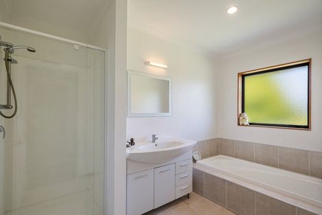Photo of property in 51 Pohutukawa Drive, Levin, 5571