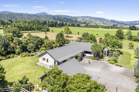 Photo of property in 424 Tararua Road, Levin, 5571