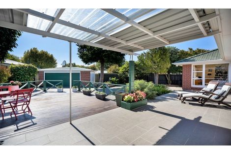 Photo of property in 18 Ilfracombe Place, Burnside, Christchurch, 8053