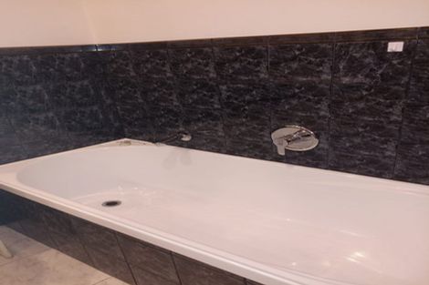 Photo of property in 1a/175 Hurstmere Road, Takapuna, Auckland, 0622