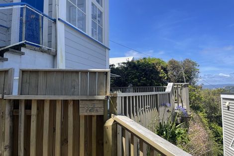 Photo of property in 92 Kelburn Parade, Kelburn, Wellington, 6012