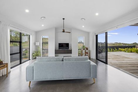 Photo of property in 54 Fernbrook Drive, Hurworth, New Plymouth, 4310