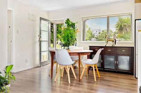 Photo of property in 10 Lorena Place, West Harbour, Auckland, 0618