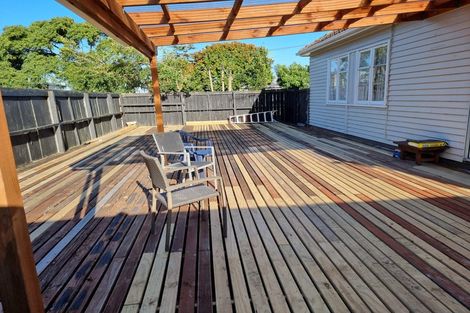 Photo of property in 9 Waiohua Road, Greenlane, Auckland, 1061