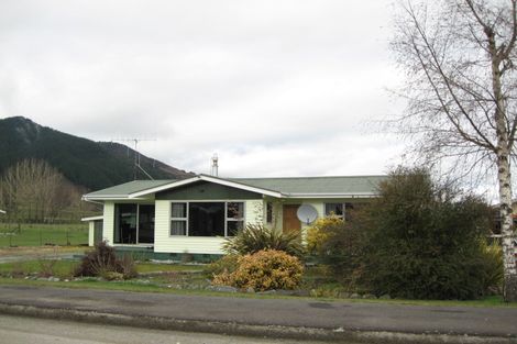 Photo of property in 26 Hampden Street, Murchison, 7007