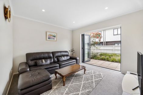 Photo of property in 28 Komanawa Lane, Mount Wellington, Auckland, 1062