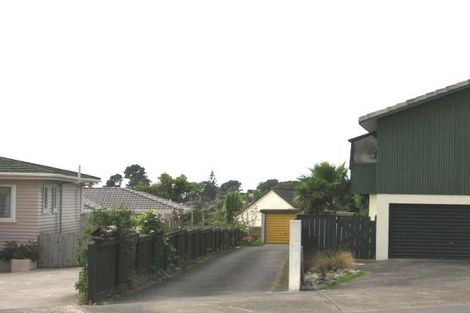 Photo of property in 2/983 Beach Road, Torbay, Auckland, 0630