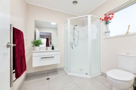 Photo of property in 2 Manatu Lane, Kelston, Auckland, 0602