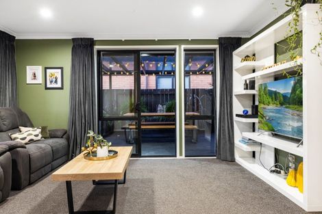 Photo of property in 23 Seabreeze Place, Papamoa Beach, Papamoa, 3118