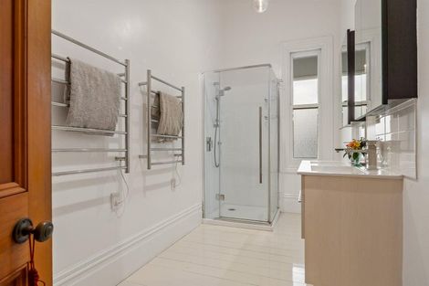 Photo of property in 124 Rimmer Road, Helensville, 0875