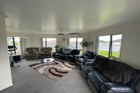Photo of property in 12 Carn Place, Weymouth, Auckland, 2103