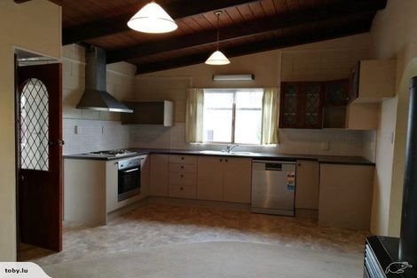 Photo of property in 10 Sealand Place, Mangere Bridge, Auckland, 2022