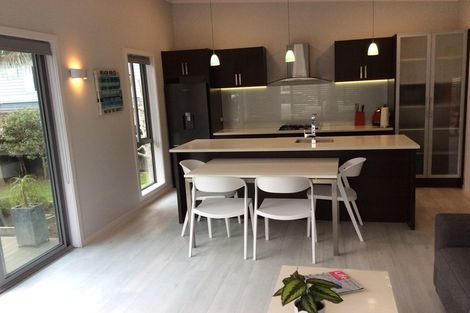 Photo of property in 15 Old Lake Road, Narrow Neck, Auckland, 0624