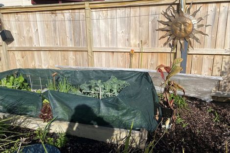 Photo of property in 4a Priestley Drive, Bucklands Beach, Auckland, 2014