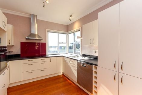 Photo of property in 33 Breakwater Road, Moturoa, New Plymouth, 4310