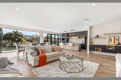 Photo of property in 18 Para Close, Fairview Heights, Auckland, 0632