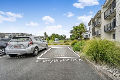 Photo of property in 10a/71 Spencer Road, Oteha, Auckland, 0632