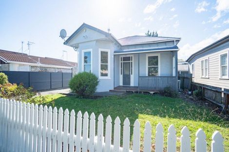 Photo of property in 35 West Street, West End, Palmerston North, 4412