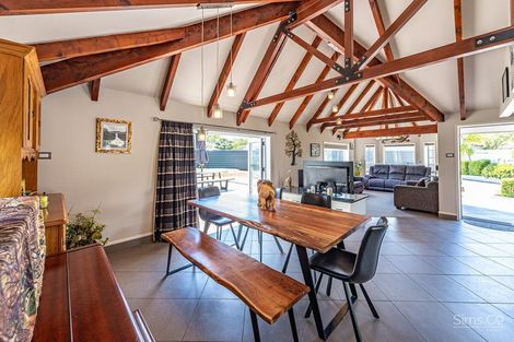 Photo of property in 2 Burtts Road, Durie Hill, Whanganui, 4500