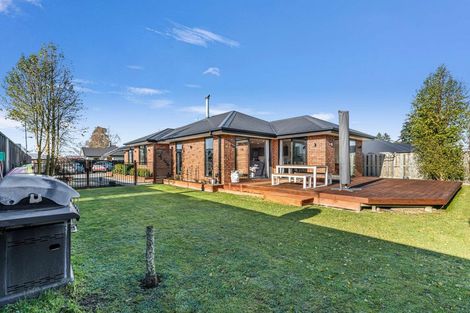 Photo of property in 8 Stonebridge Lane, Oxford, 7430