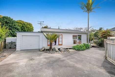 Photo of property in 16 Ross Crescent, Orewa, 0931