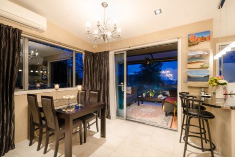 Photo of property in 5a Bernleigh Terrace, West Harbour, Auckland, 0618