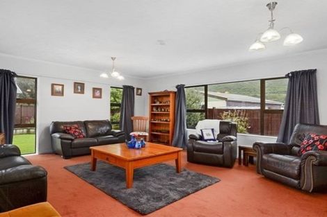 Photo of property in 9 California Drive, Totara Park, Upper Hutt, 5018