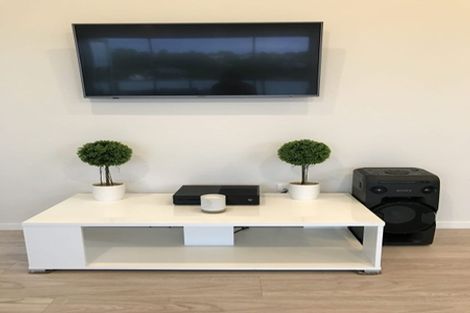 Photo of property in 39 Deverell Place, Northcross, Auckland, 0632