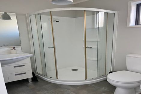 Photo of property in 16a Woodall Place, Totara Vale, Auckland, 0627