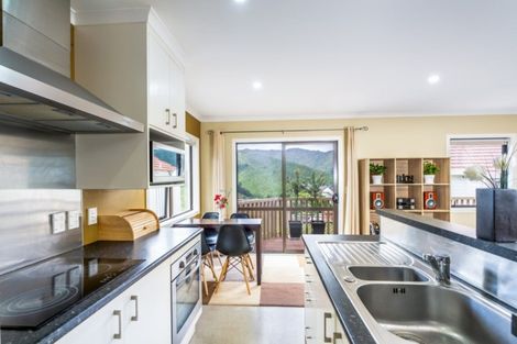 Photo of property in 7 Murchison Street, Island Bay, Wellington, 6023