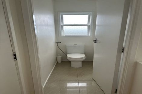 Photo of property in 1/54 Target Road, Totara Vale, Auckland, 0629