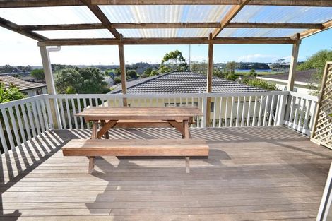 Photo of property in 8 Grenadine Place, Unsworth Heights, Auckland, 0632