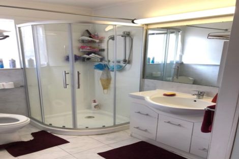 Photo of property in 2/1 Roseburn Place, Pakuranga, Auckland, 2010