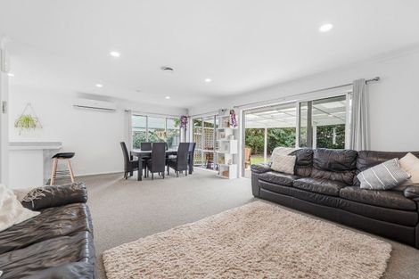Photo of property in 8 Evergreen Glade, Papamoa Beach, Papamoa, 3118