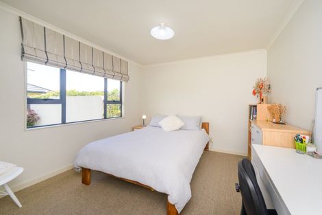 Photo of property in 100 Summerhill Drive, Fitzherbert, Palmerston North, 4410