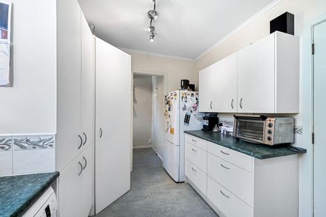 Photo of property in 4 Cotswold Crescent, Newlands, Wellington, 6037