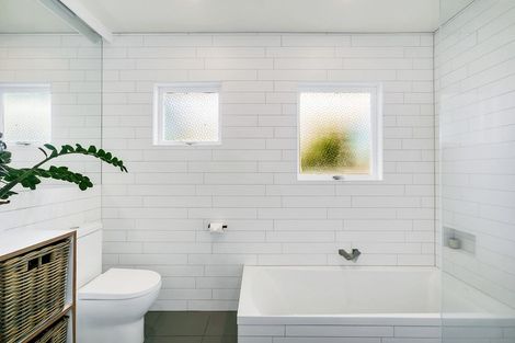 Photo of property in 16 Esmeralda Avenue, Avondale, Auckland, 1026