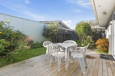 Photo of property in 6 Omata Road, Westown, New Plymouth, 4310