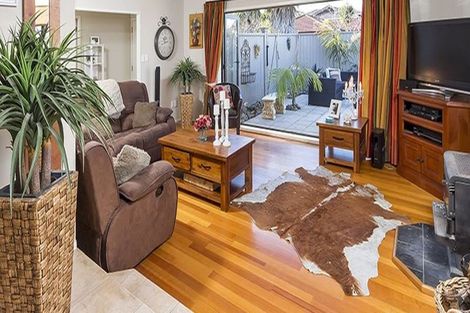 Photo of property in 2 Gardenia Grove, Half Moon Bay, Auckland, 2012