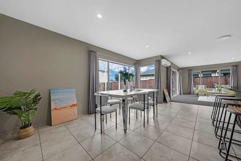 Photo of property in 5 Alvre Place, Flat Bush, Auckland, 2016
